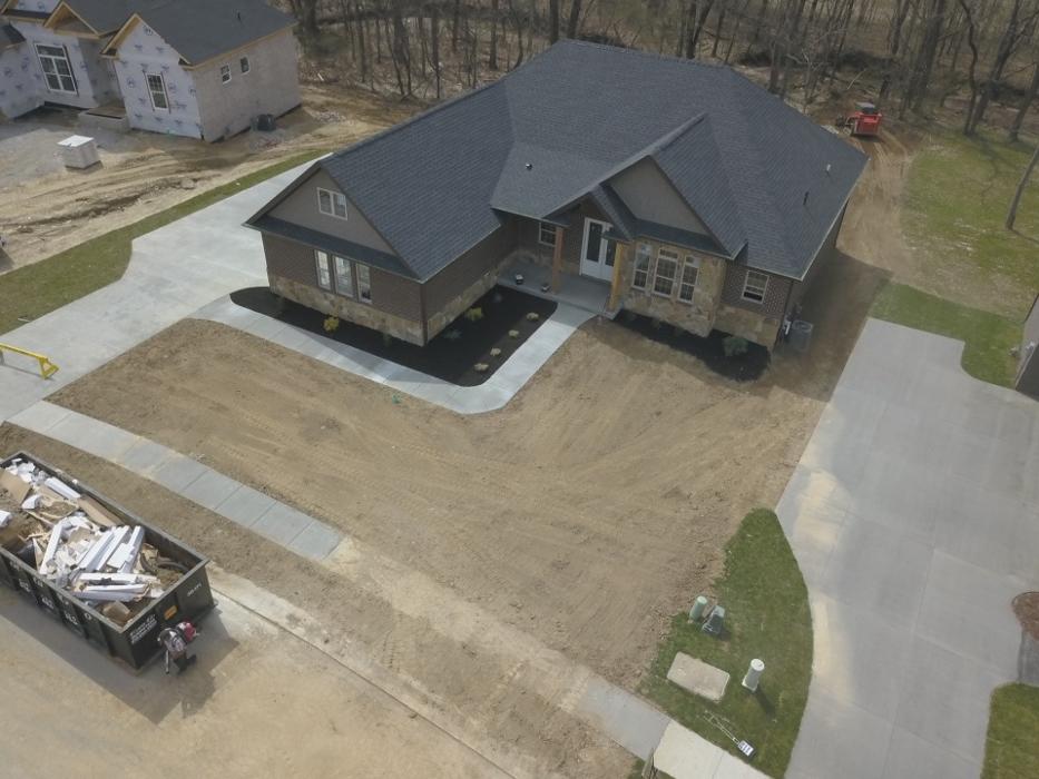 Lamb&apos;s Lawn Service &amp; Landscaping LLC Logo