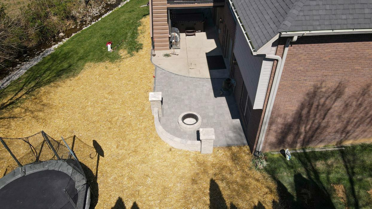 Lamb's Lawn Service & Landscaping LLC Image