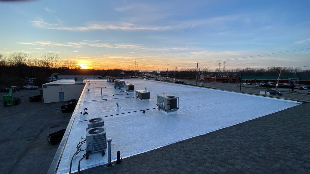 Great Lakes Commercial Roofing, LLC Logo