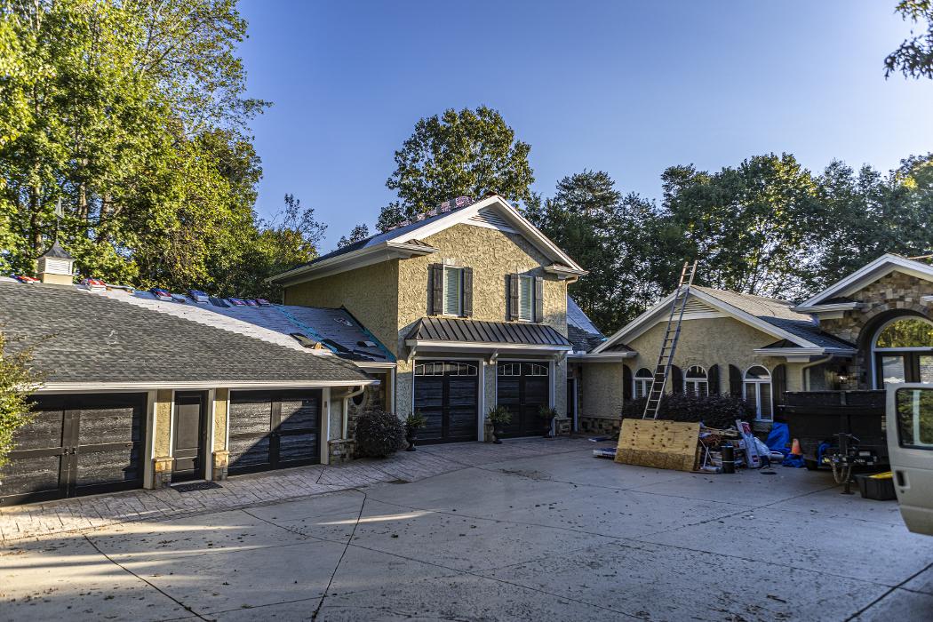 Atlanta Roofing Specialists Image