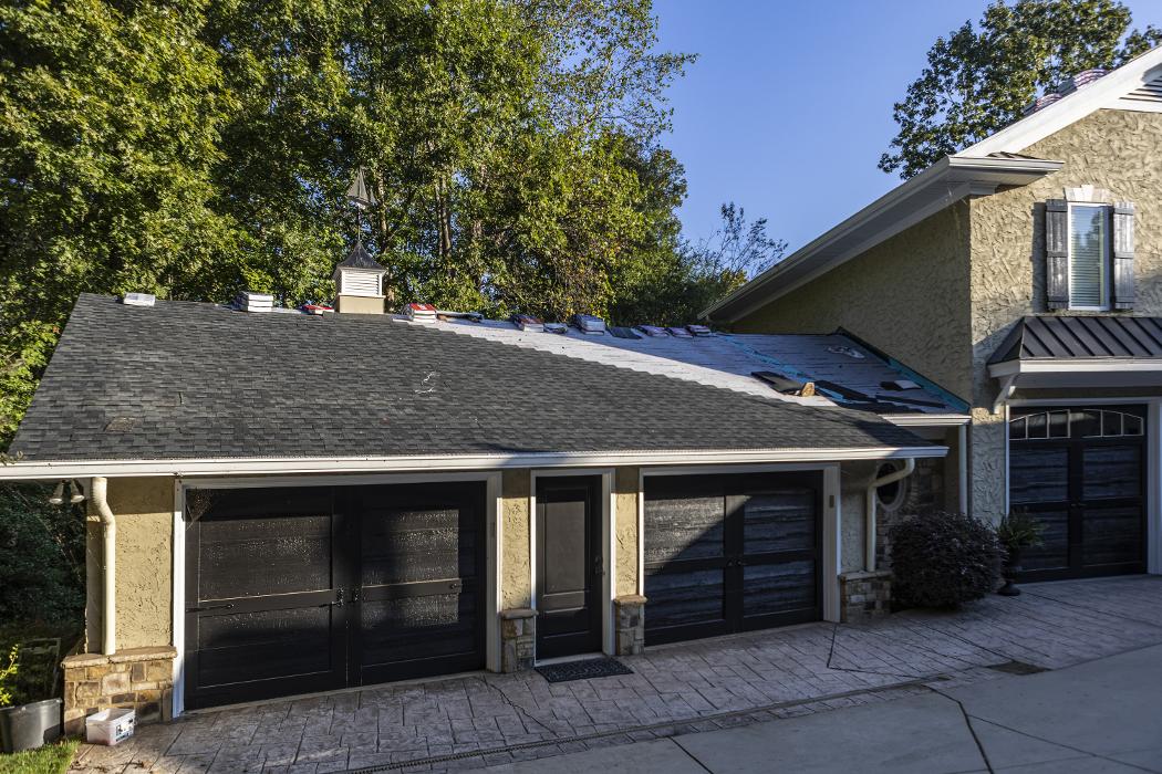 Atlanta Roofing Specialists Image