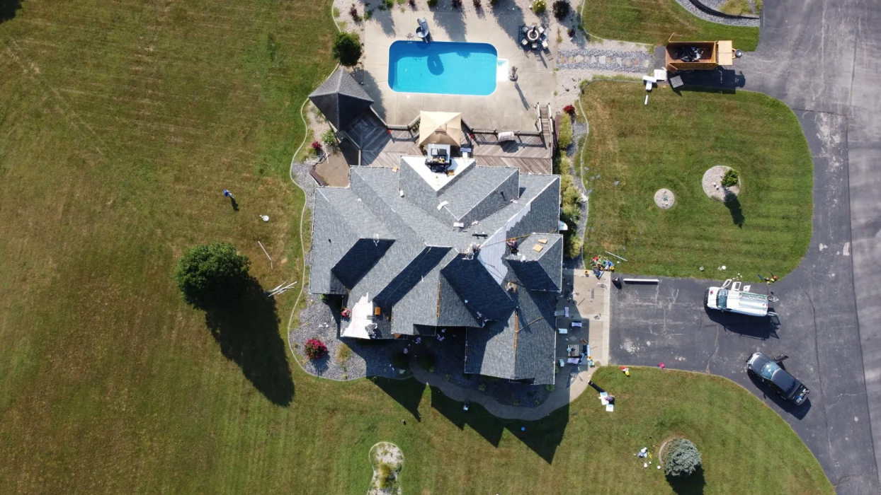 44 Roofing &amp; Construction Logo