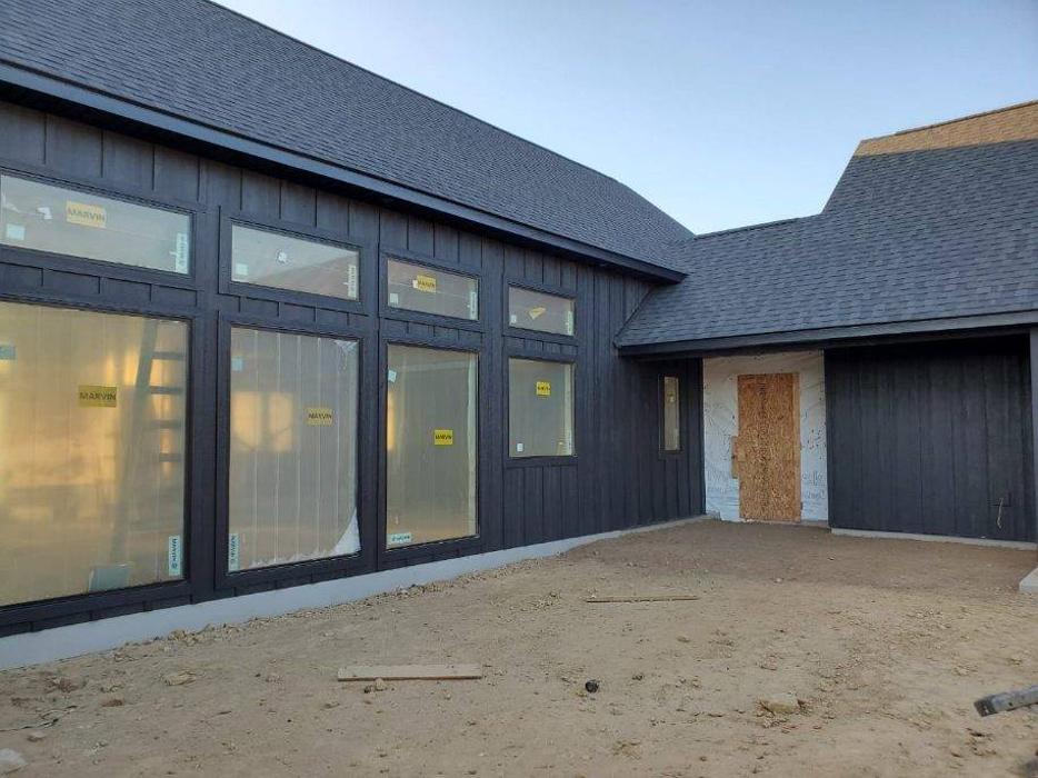 FOREVER Exteriors Image