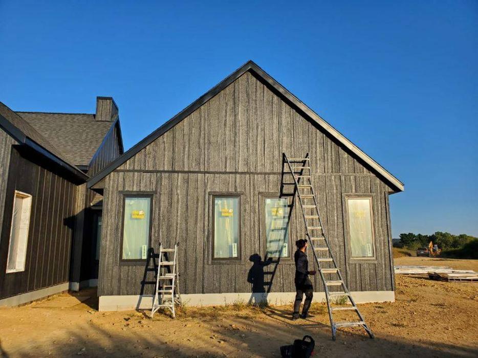 FOREVER Exteriors Image