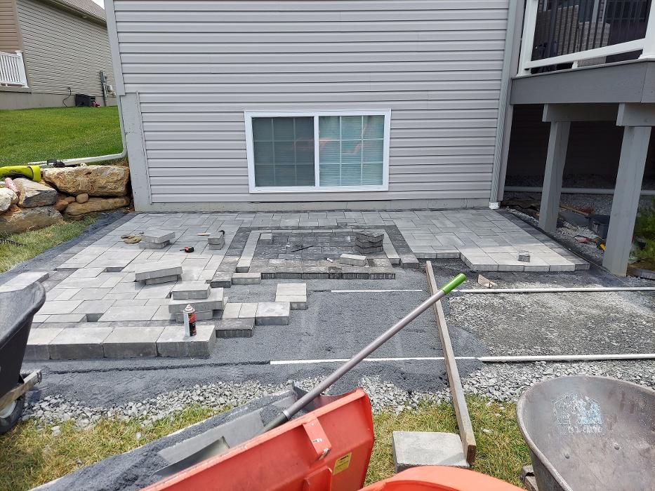 Craig's Lawncare and Hardscaping Image