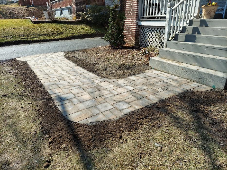 Craig's Lawncare and Hardscaping Image