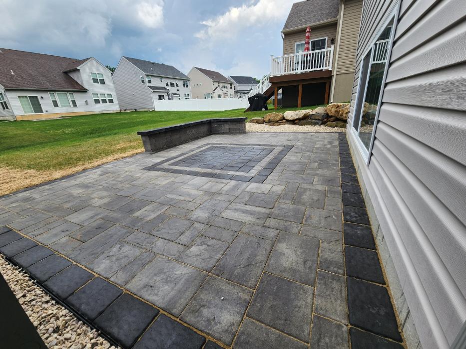 Craig's Lawncare and Hardscaping Image