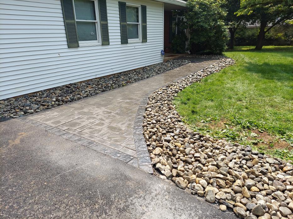 Craig's Lawncare and Hardscaping Image