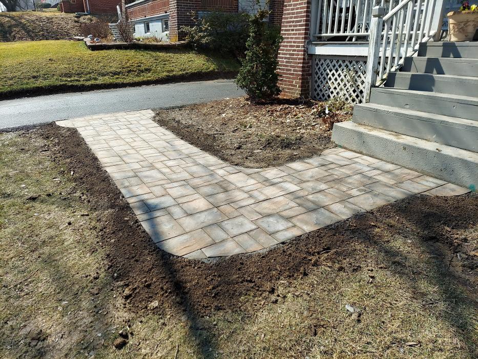Craig's Lawncare and Hardscaping Image