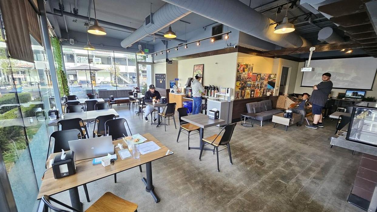 Deli Seoul Bagels, Rice Bowls, and Rice Rolls Image