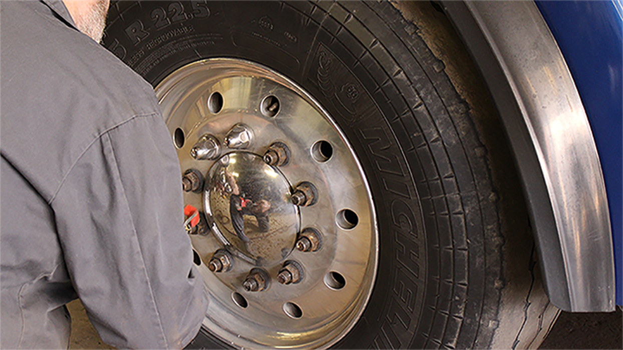 Bauer Built Tire &amp; Service Logo