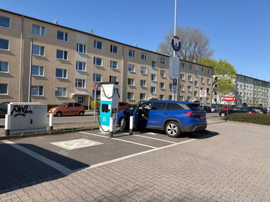 Shell Recharge Charging Station, Mahlsdorfer Straße in Berlin