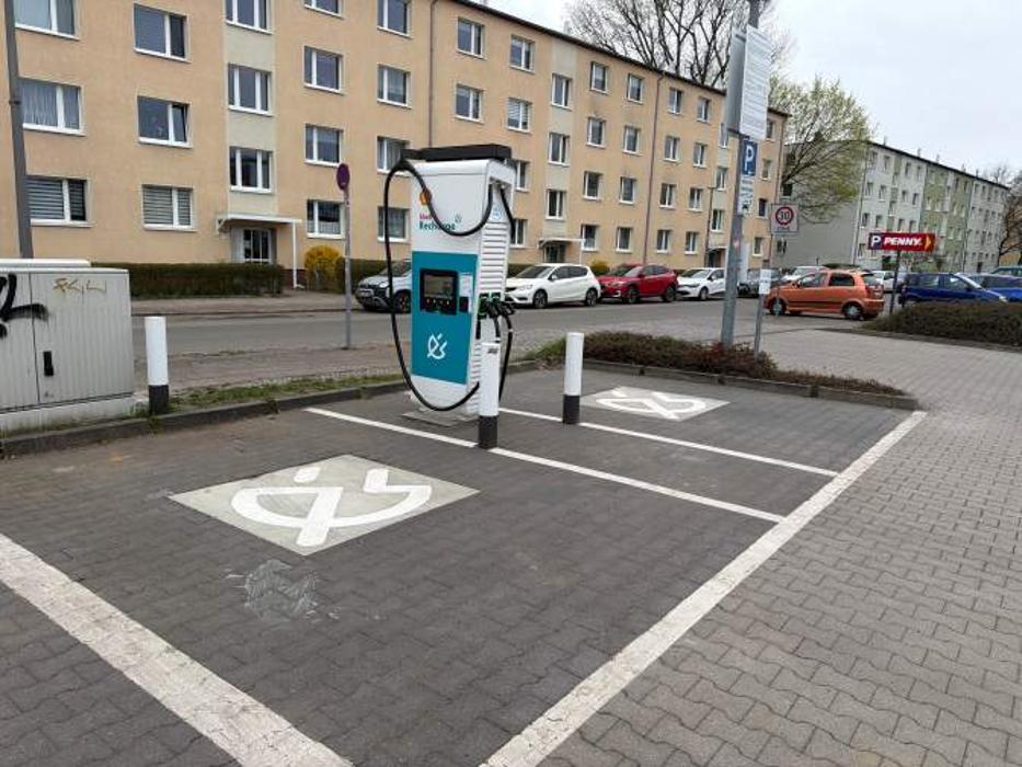 Shell Recharge Charging Station, Mahlsdorfer Straße in Berlin