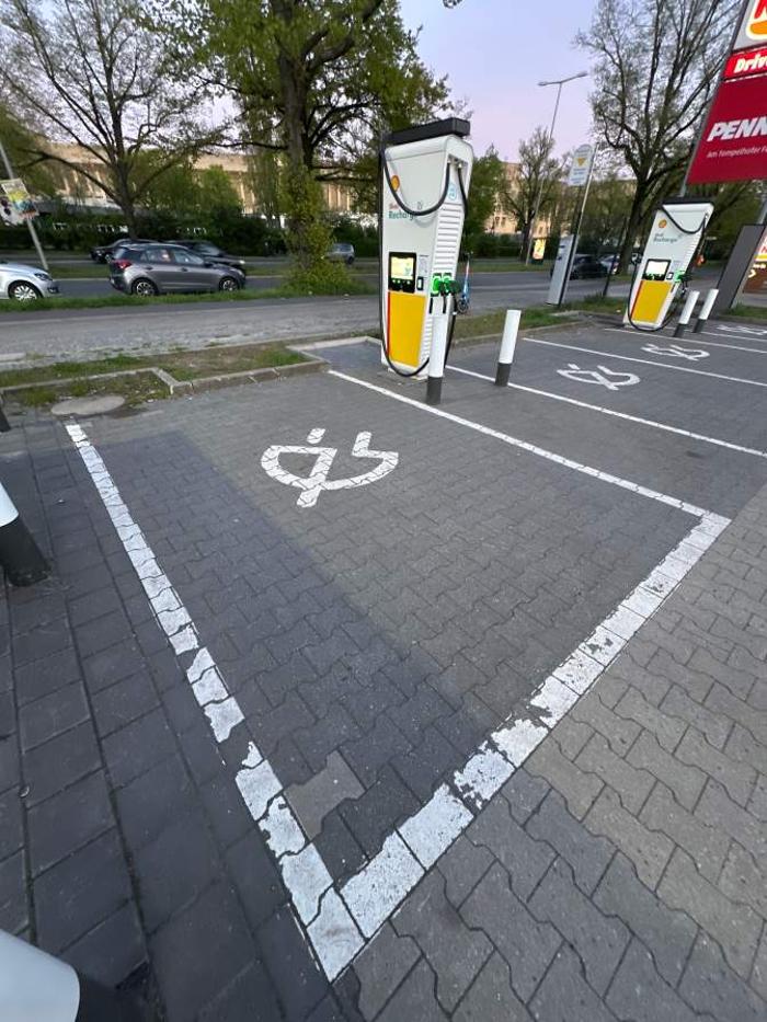 Shell Recharge Charging Station, Tempelhofer Damm in Berlin