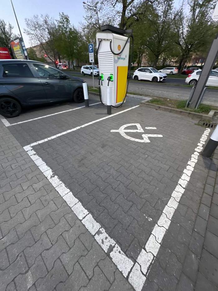 Shell Recharge Charging Station, Tempelhofer Damm in Berlin