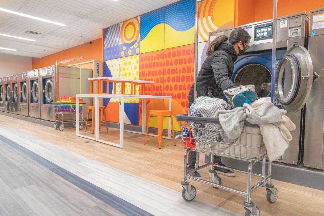 Tide Laundromat Logo