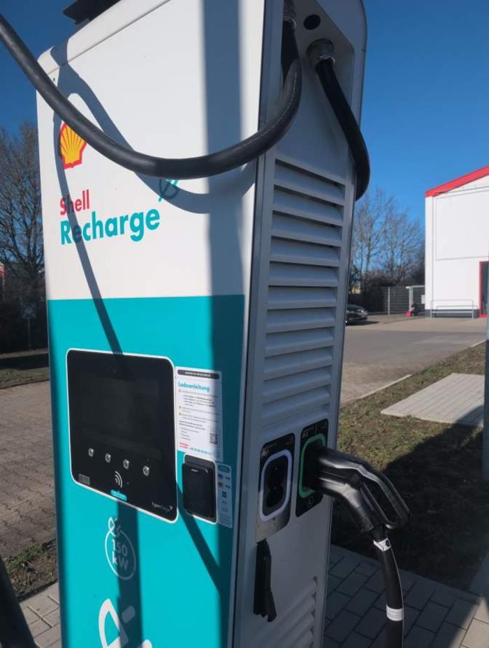 Shell Recharge Charging Station, Debyestraße in Aachen