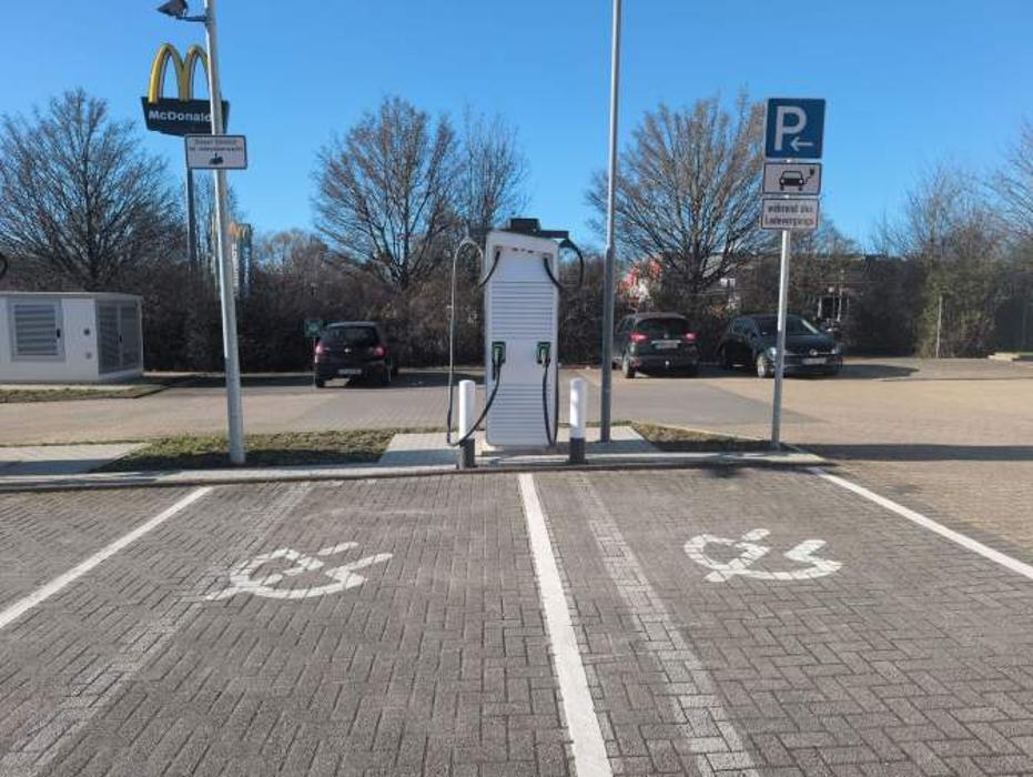 Shell Recharge Charging Station, Debyestraße in Aachen