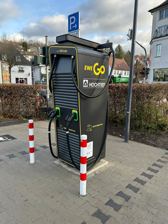 EWE Go HOCHTIEF Ladepartner-Ladestation, Mescheder Straße in Sundern (Sauerland)