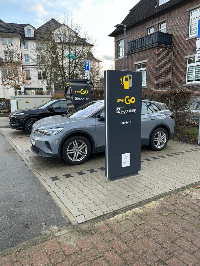 EWE Go HOCHTIEF Ladepartner-Ladestation, Mescheder Straße in Sundern (Sauerland)