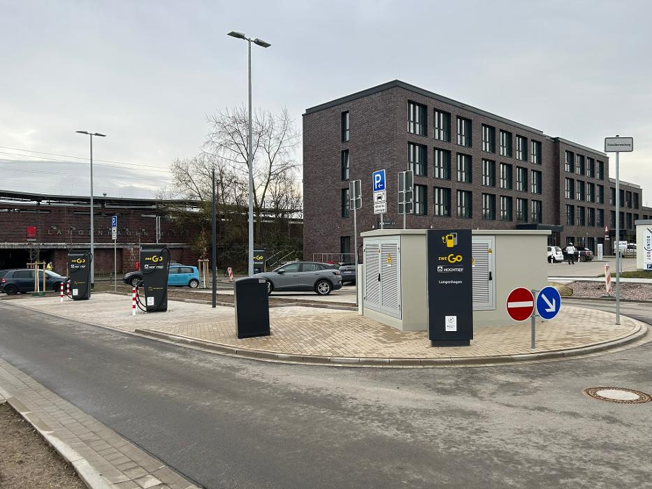 EWE Go HOCHTIEF Ladepartner-Ladestation, Brüsseler Straße in Langenhagen