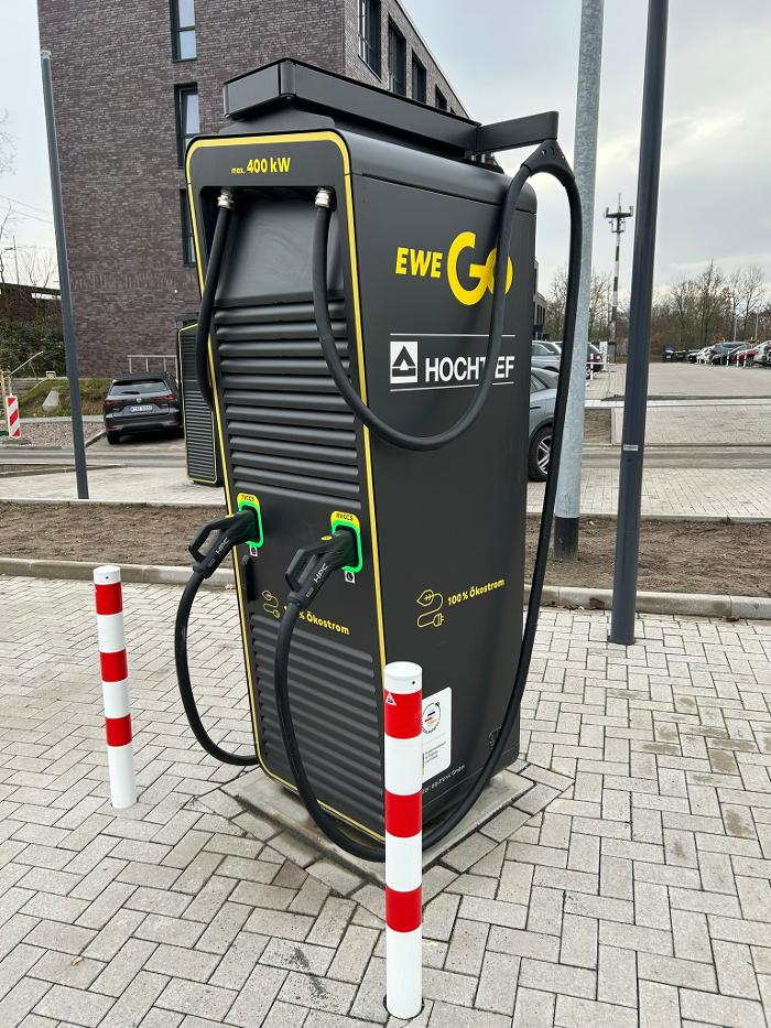 EWE Go HOCHTIEF Ladepartner-Ladestation, Brüsseler Straße in Langenhagen