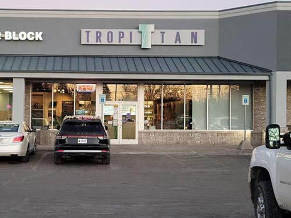 Zoom Tan - Fenton, MI