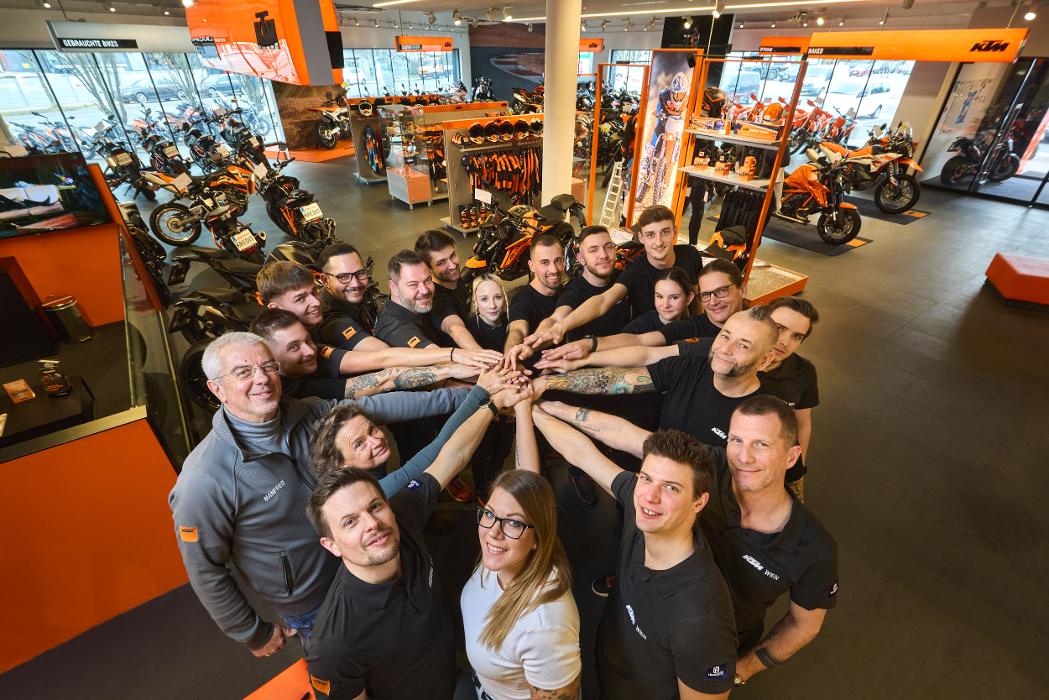 KTM Wien, Schönbrunner Allee in Vösendorf