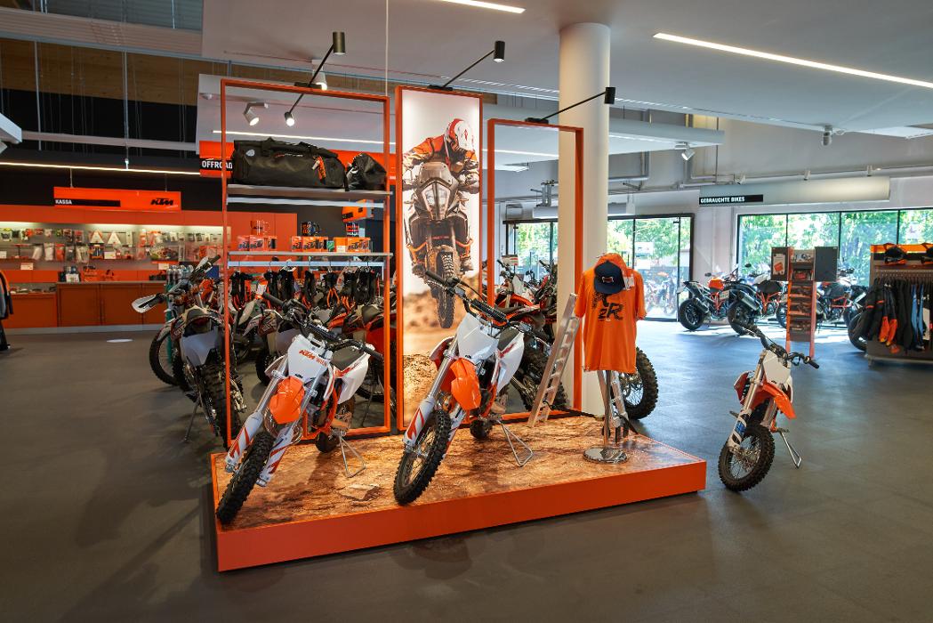 KTM Wien, Schönbrunner Allee in Vösendorf