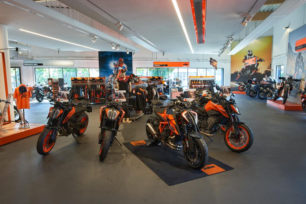 KTM Wien, Schönbrunner Allee in Vösendorf