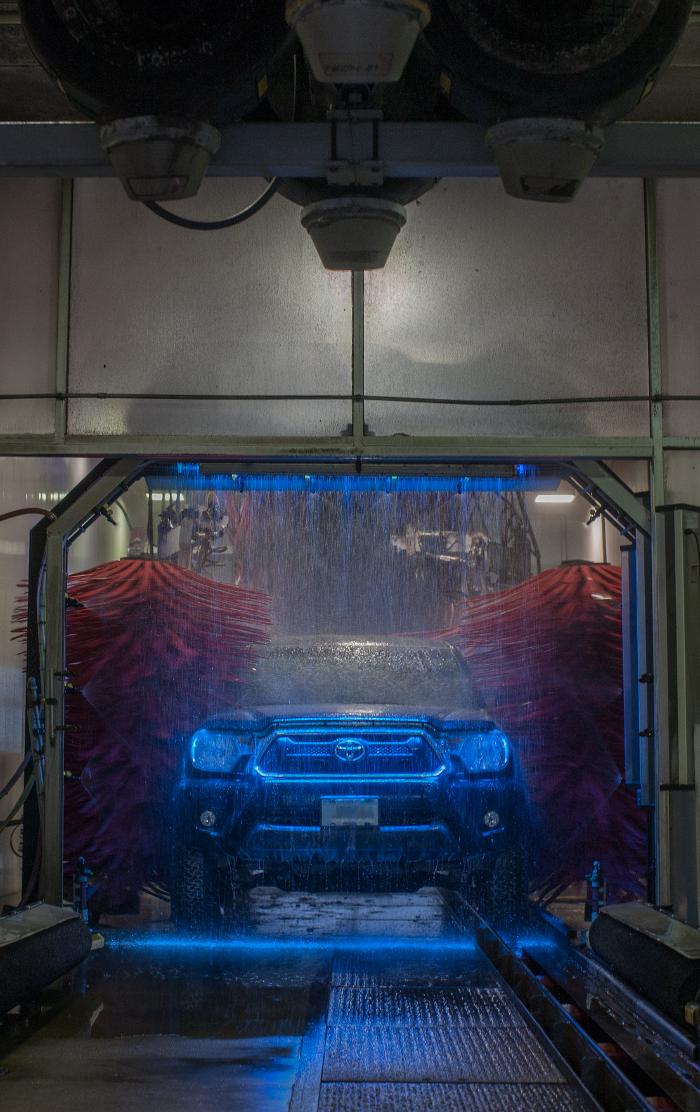 Jilly's Car Wash - Mequon Logo