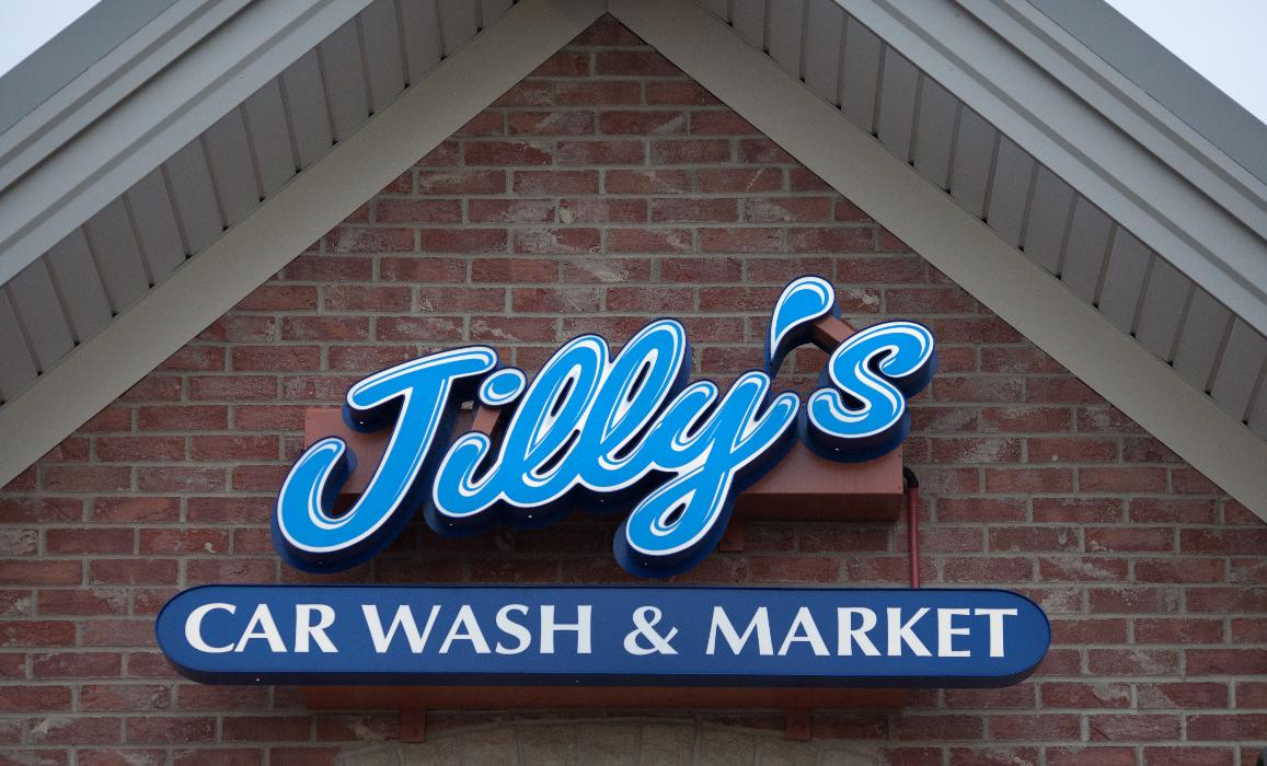 Jilly's Car Wash - Mequon Image