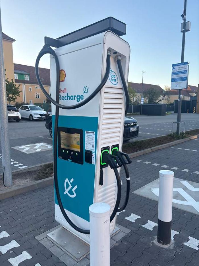 Shell Recharge Charging Station, Ebendorfer Straße in Magdeburg