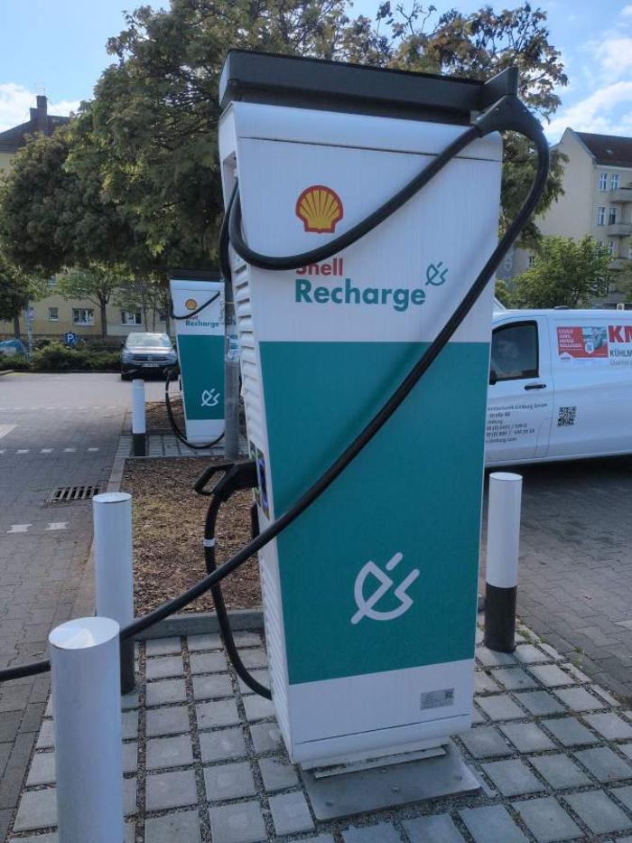 Shell Recharge Charging Station, Grellstraße in Berlin