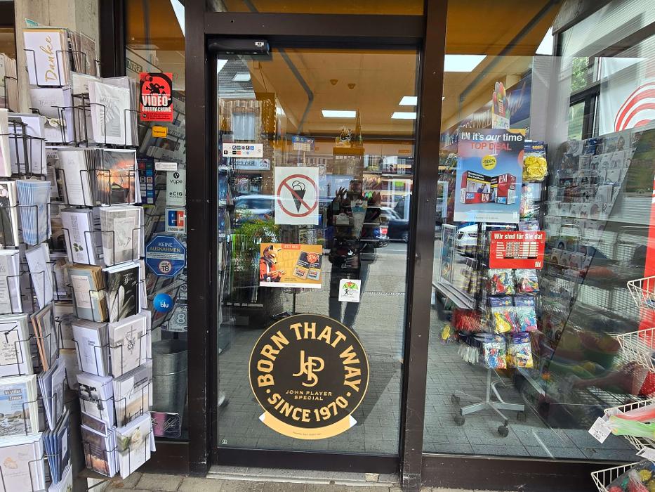 Angermunder Shop, Angermunder Straße in Düsseldorf