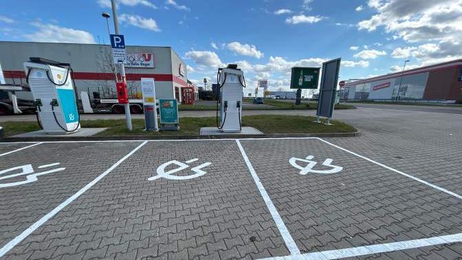 Shell Recharge Charging Station, Leipziger Straße in Delitzsch