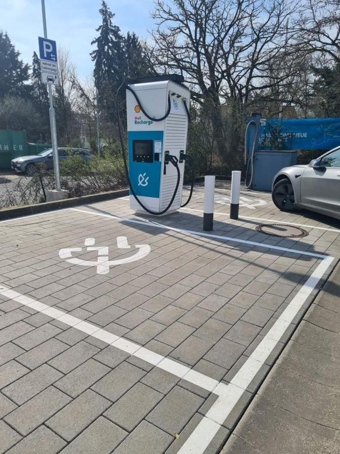 Shell Recharge Charging Station, Hans-Vogel-Straße in Fürth