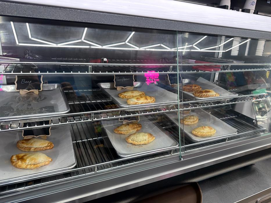 24/7 Mini market and smoke Image