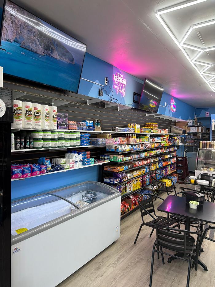 24/7 Mini market and smoke Image