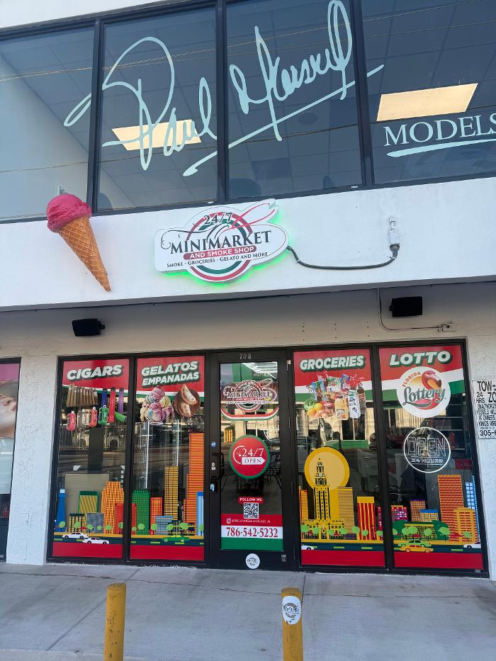 24/7 Mini market and smoke Image