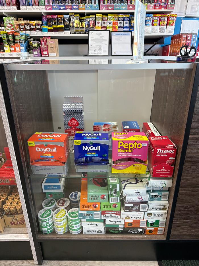 24/7 Mini market and smoke Image