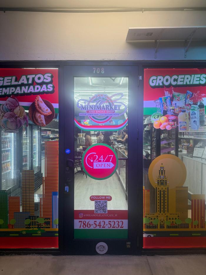 24/7 Mini market and smoke Image