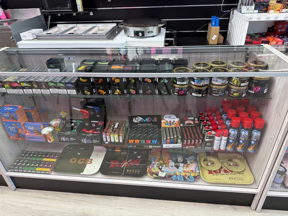 24/7 Mini market and smoke Image