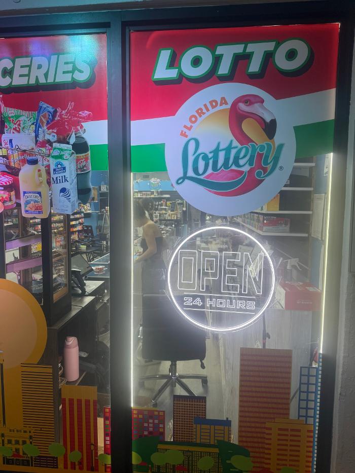 24/7 Mini market and smoke Image