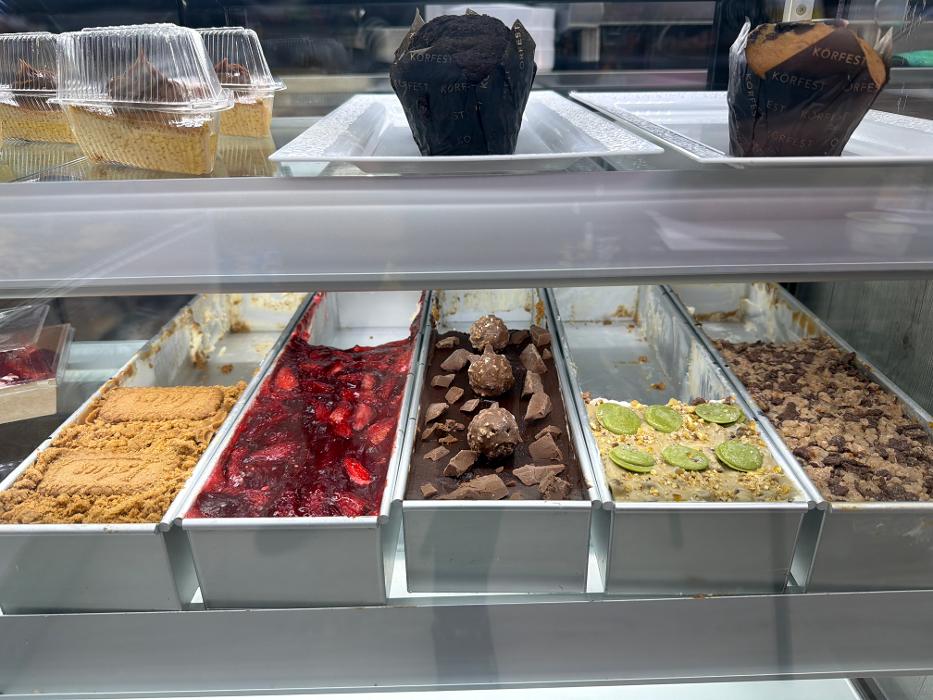 24/7 Mini market and smoke Image