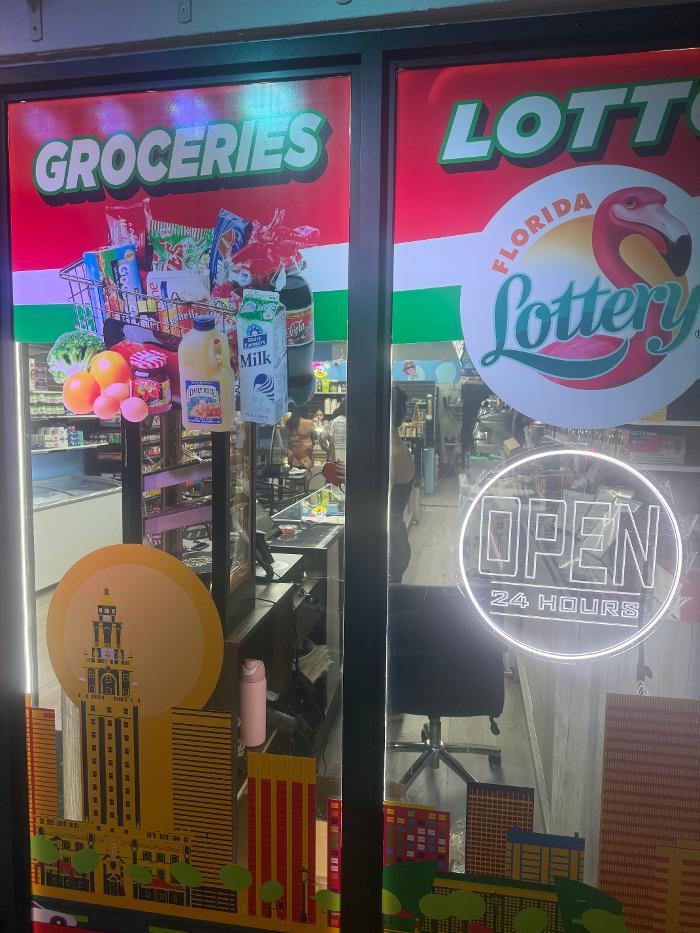 24/7 Mini market and smoke Image