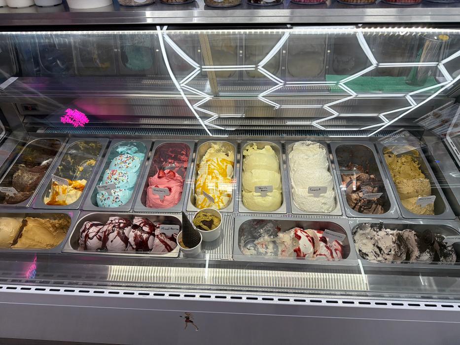 24/7 Mini market and smoke Image