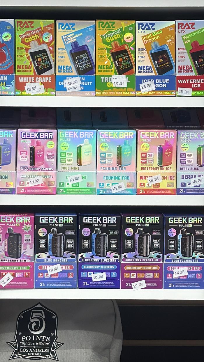 24/7 Mini market and smoke Image