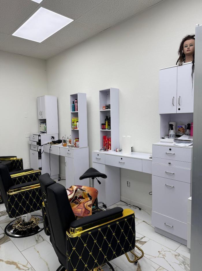 Diamond Barber and Salon Shop Image