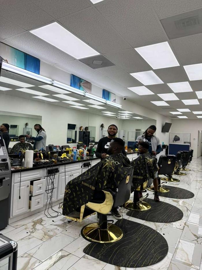 Diamond Barber and Salon Shop Image